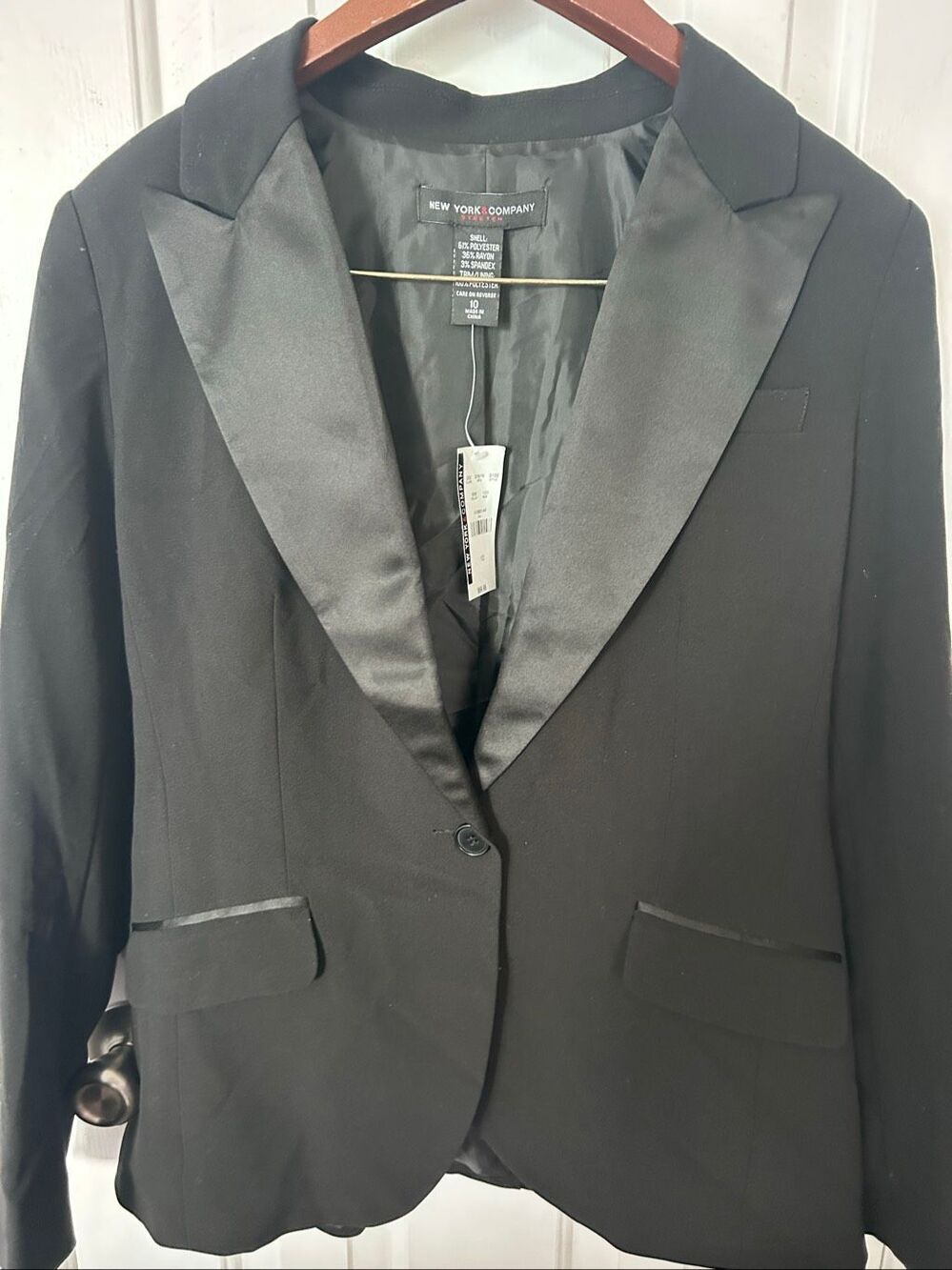 New York & Company tuxedo blazer featuring elegant satin lapels and a single-but